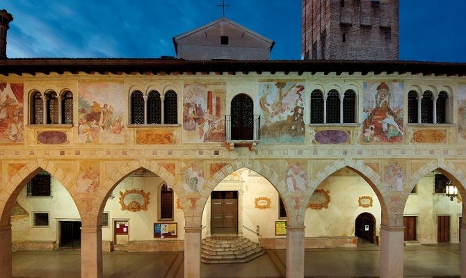 Facciata del Duomo di notte