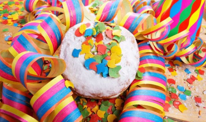 carnevale,dolci,coriandoli,stelle filanti,colori