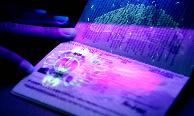 Passaporto britannico hi-tech