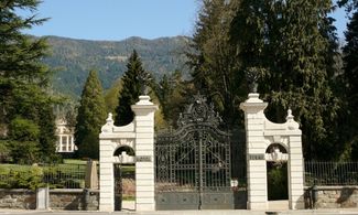 terme di levico trentino natura ingresso alberi