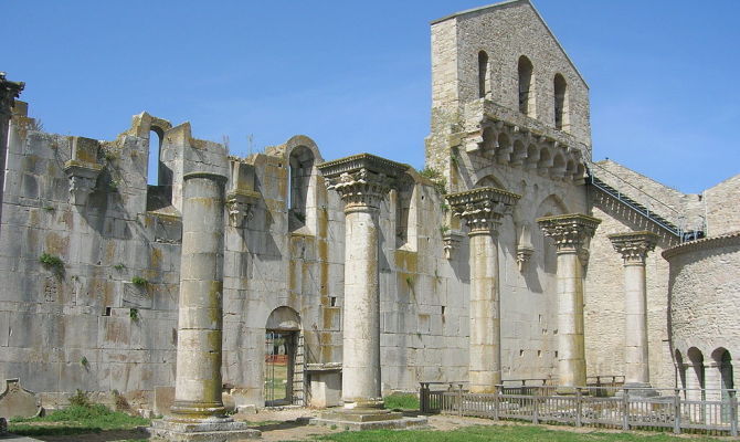 venosa chiesa incompiuta santissima trinità