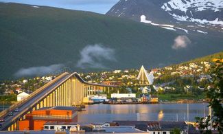 Tromso: estate norvegese con il sole di mezzanotte 