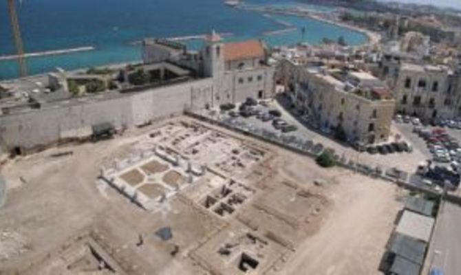 L’area archeologica di San Pietro e l’adiacente complesso conventuale di S.Scolastica sede oggi del Museo Archeologico di Bari | Courtesy of Soprintendenza per i Beni Archeologici della Puglia
