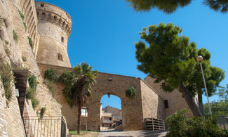 Acquaviva Picena e la maestosità della Rocca