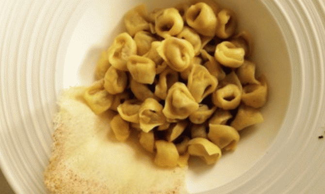 Tortellini in cialda di parmigiano