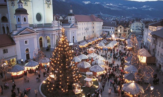 Mercatini Di Natale Bressanone.Tra Le Bancarelle Di Bressanone