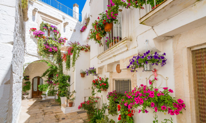 Paesi vicino Bari da vedere: Cisternino è il borgo più bello d'Italia 