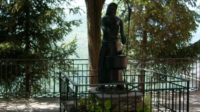Statua di strega