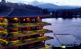 Torre Cinese sul lago di Turracher See