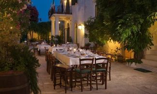 Cortile Masseria Il Frantoio, Ostuni, Puglia