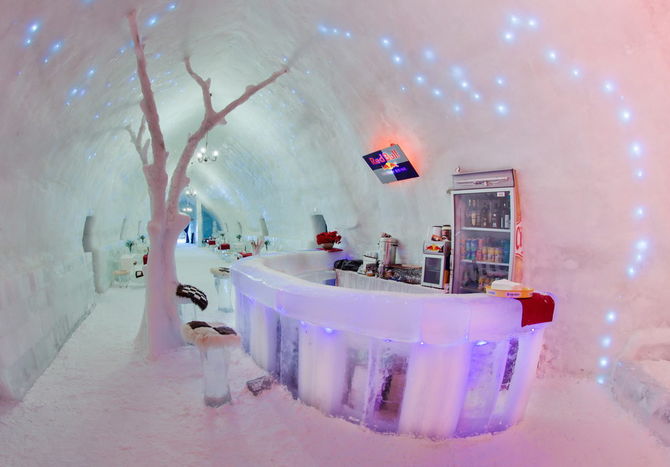 Hotel of Ice Balea Lac