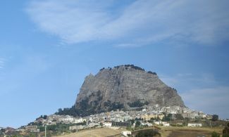 Sutera, romantico borgo siciliano abbracciato alla rupe