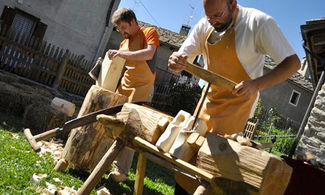 Valle d'Aosta, cosa rende speciali i sabot della Val d'Ayas