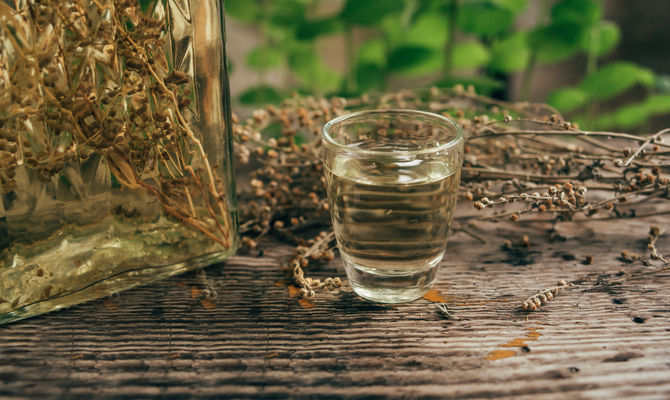 distillato preparato con erbe alpine