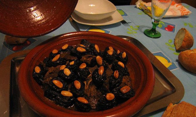 piatto marocchino di carne stufata con verdura