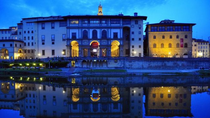 Uffizi di notte