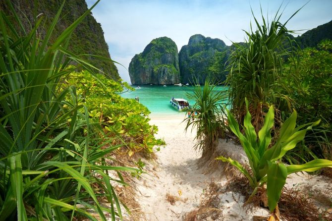 6 Nai Harn Beach