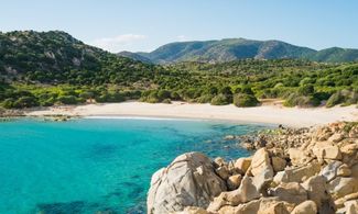 Chia, il mare più bello d'Italia è in Sardegna