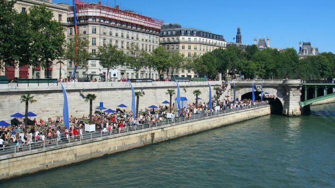 Parigi spiaggia lungo la Senna