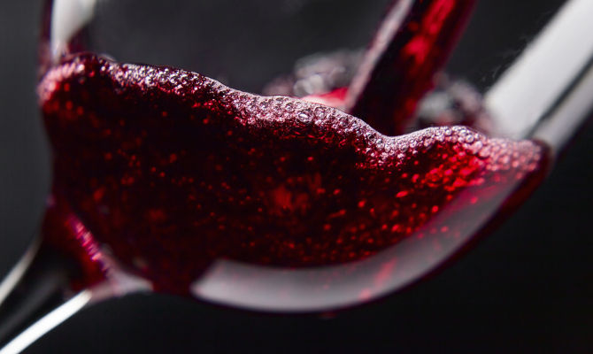 vino rosso calice nettare versare bicchiere