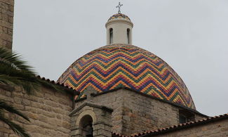 Olbia: cosa nasconde la chiesa dalla cupola colorata