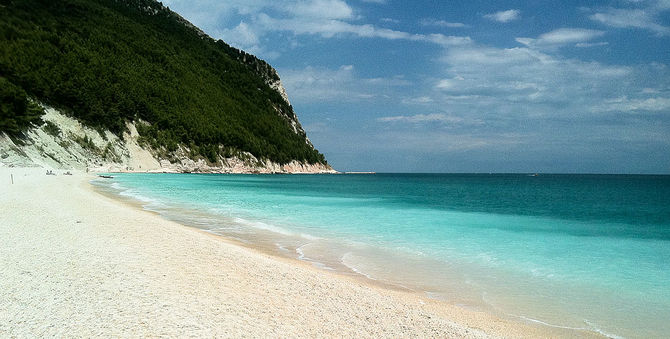 Spiaggia dei Sassi Neri