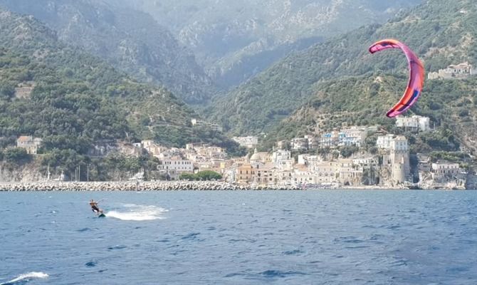 Kitesurf in Costiera Amalfitana, al largo di Cetara
