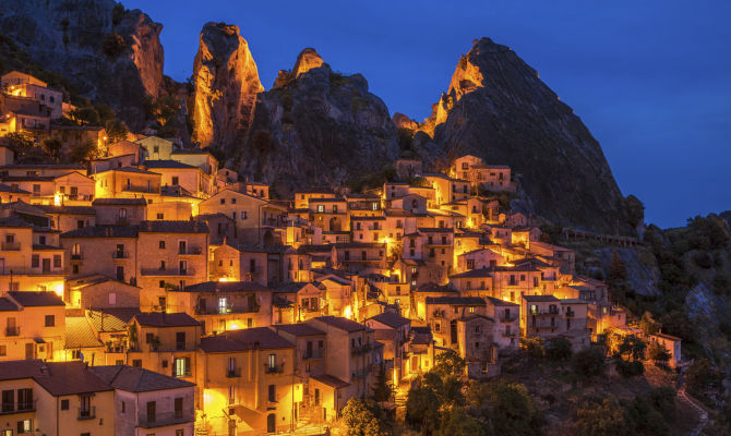 castelmezzano basilicata italia dolomiti lucane montagna