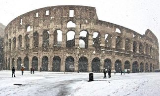 Colosseo sotto la neve