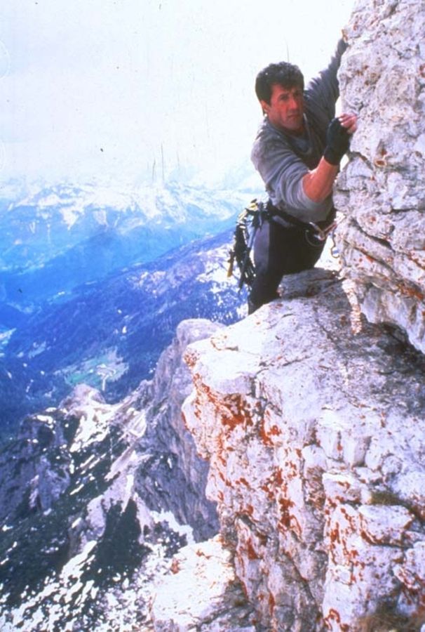 Stallone scala le montagne in Cliffhanger (1993)