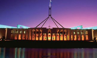 Canberra, falò al chiaro di luna