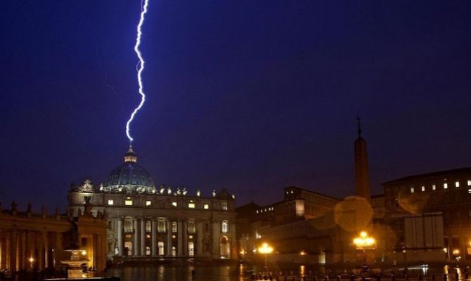 Fulmine a San Pietro