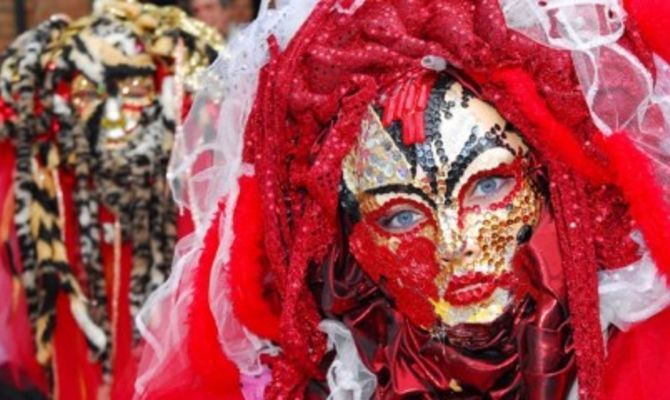 Cento maschera Carnevale