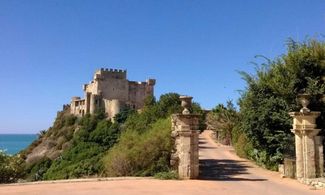 Butera, nel castello che si affaccia sul mare