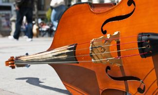 Violoncello, strada di Madrid
