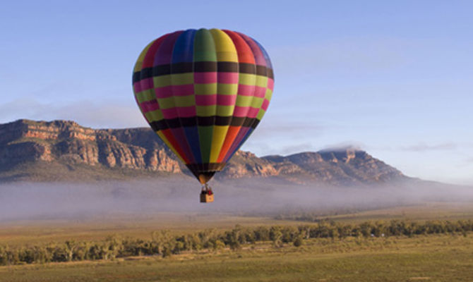 Ayers Rock in mongolfiera