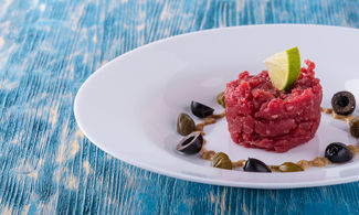 carne cruda, bovino, proteine animali