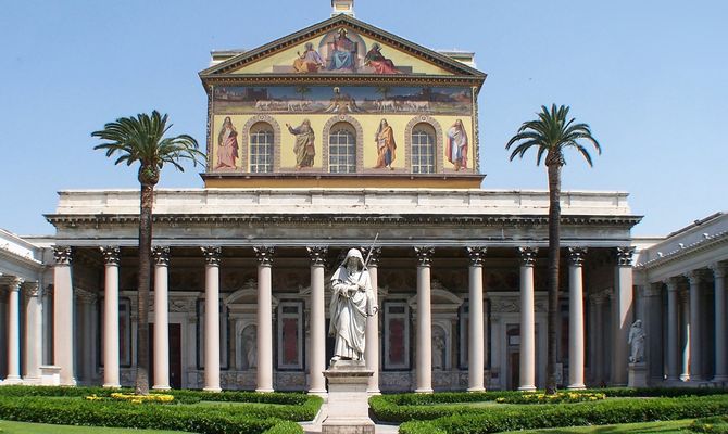 <em>Basilica di San Paolo Fuori le Mura</em> (la statua di San Paolo di fronte alla facciata), Roma | Courtesy of Wikimedia Commons Photo by Berthold Werner