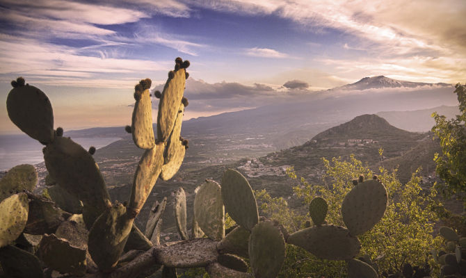 vulcano in provincia di Catania - Sicilia<br>