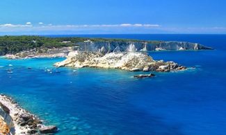 Tuffo nell'acqua blu delle Tremiti