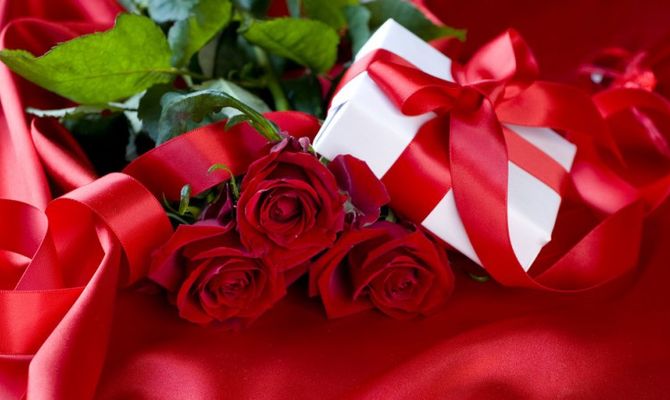 San Valentino regalo e rosa
