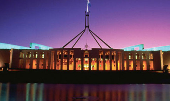 Parlamento di Canberra by night