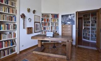 La casa museo di Alberto Moravia a Roma