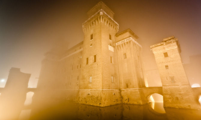 Nebbia sul Castello Estense