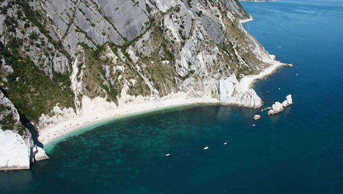 Spiaggia delle Due Sorelle Marche