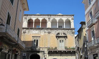 facciata palazzo storico di foggia