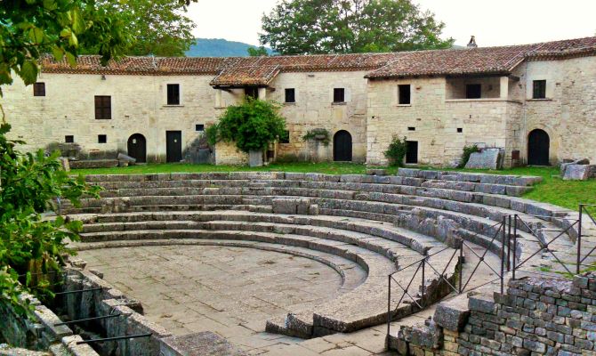 sepino teatro romano scavi