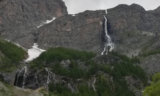 Piemonte, la cascata che  sparisce  in estate