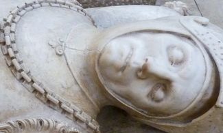 Ravenna, una statua al bacio