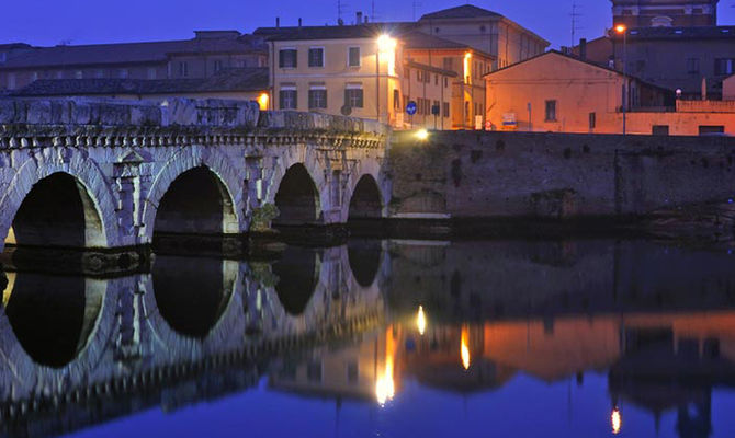 Rimini Ponte romano di notte